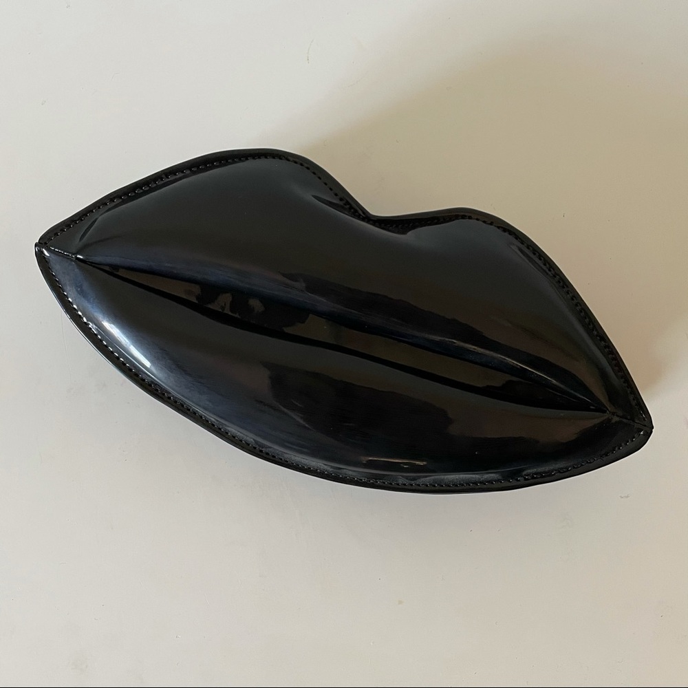 Black Patent Lip Purse